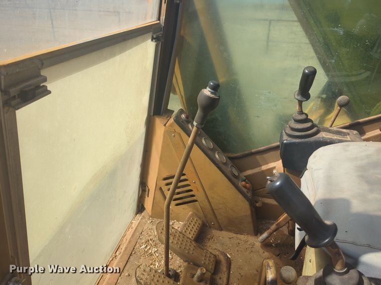 image for item NG9328 1990 Caterpillar 231D excavator