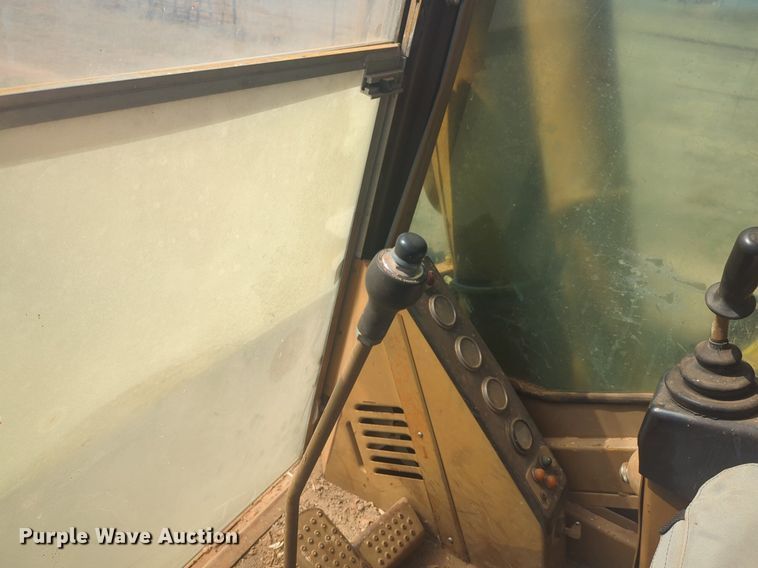 image for item NG9328 1990 Caterpillar 231D excavator