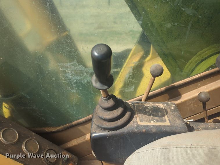 image for item NG9328 1990 Caterpillar 231D excavator