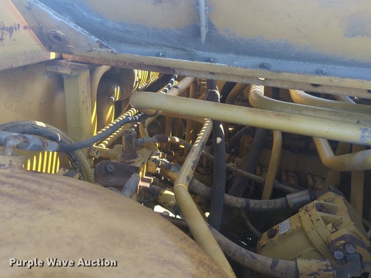 image for item NG9328 1990 Caterpillar 231D excavator