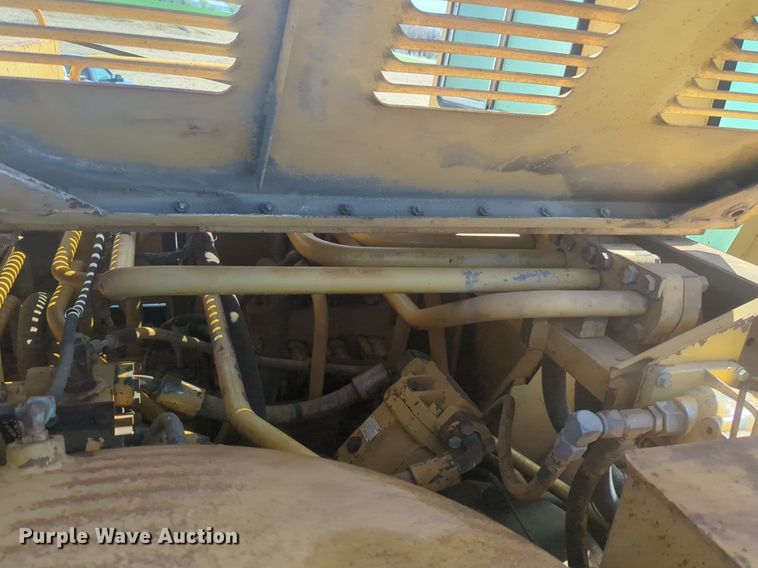 image for item NG9328 1990 Caterpillar 231D excavator