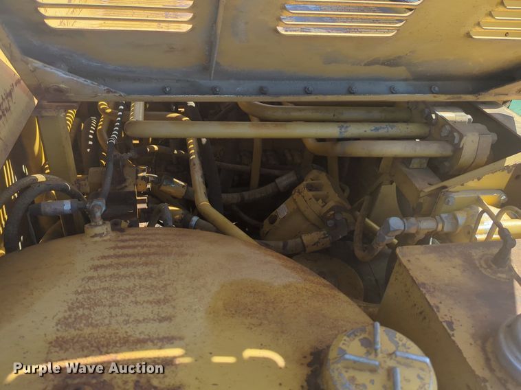 image for item NG9328 1990 Caterpillar 231D excavator