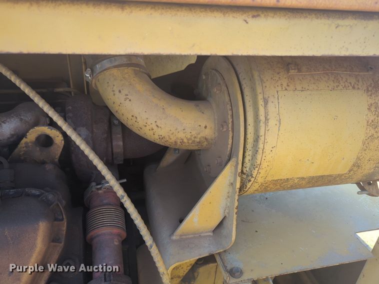 image for item NG9328 1990 Caterpillar 231D excavator
