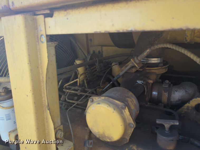 image for item NG9328 1990 Caterpillar 231D excavator