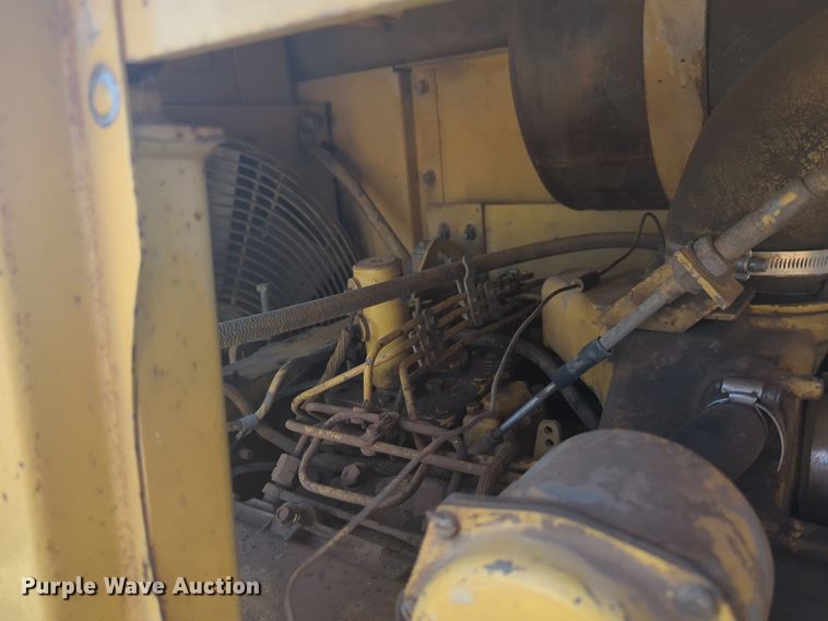 image for item NG9328 1990 Caterpillar 231D excavator