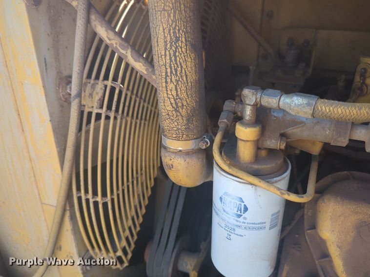 image for item NG9328 1990 Caterpillar 231D excavator