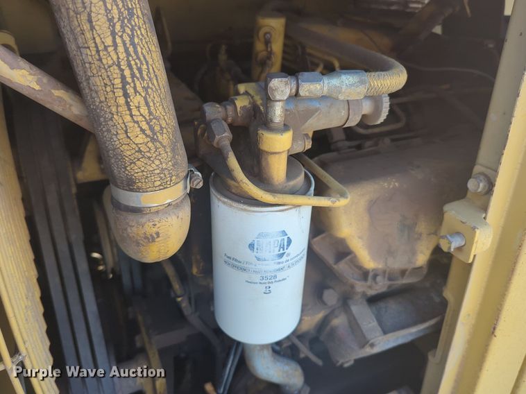 image for item NG9328 1990 Caterpillar 231D excavator