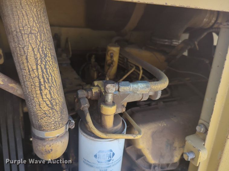 image for item NG9328 1990 Caterpillar 231D excavator