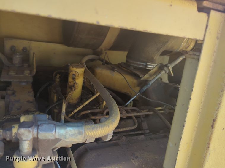 image for item NG9328 1990 Caterpillar 231D excavator