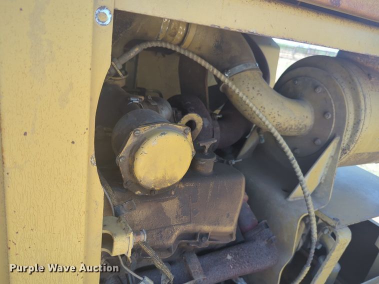 image for item NG9328 1990 Caterpillar 231D excavator
