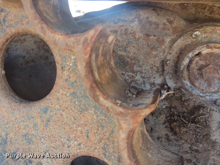 image for item NG9328 1990 Caterpillar 231D excavator