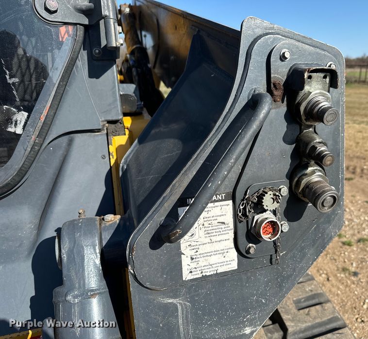 image for item NH9071 2019 John Deere 331G tracked skid steer loader