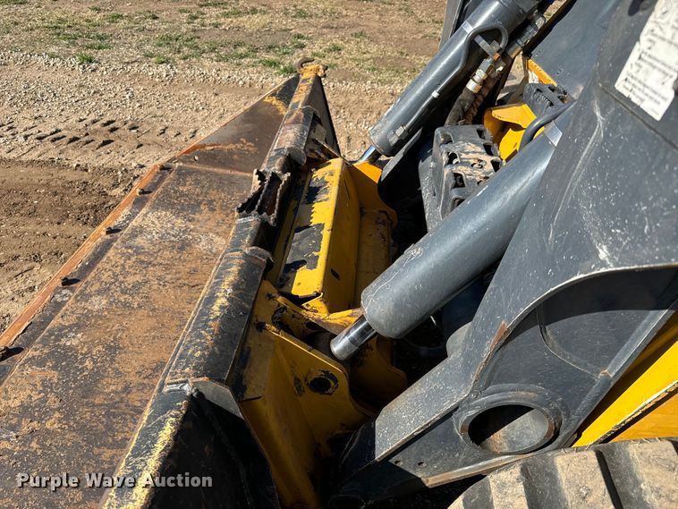 image for item NH9071 2019 John Deere 331G tracked skid steer loader