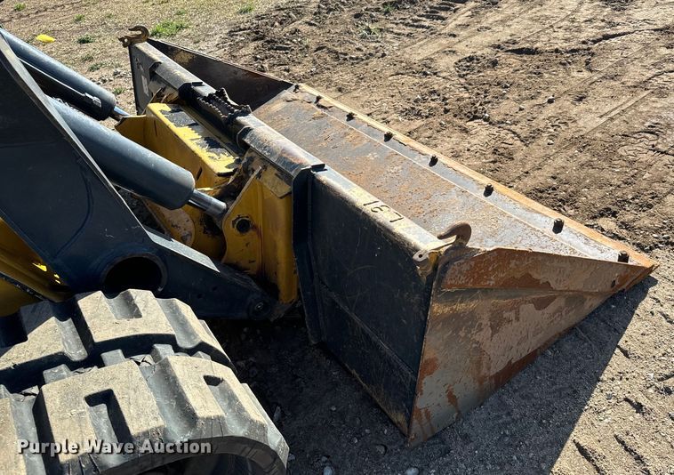 image for item NH9071 2019 John Deere 331G tracked skid steer loader