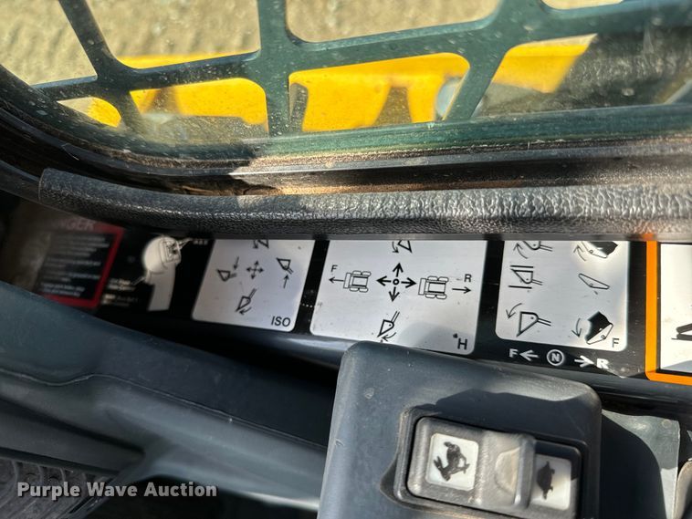 image for item NH9071 2019 John Deere 331G tracked skid steer loader
