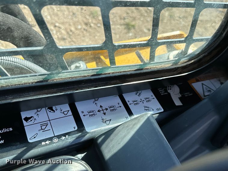 image for item NH9071 2019 John Deere 331G tracked skid steer loader