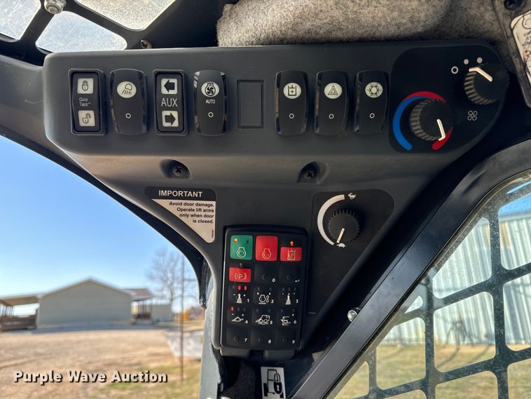 image for item NH9071 2019 John Deere 331G tracked skid steer loader