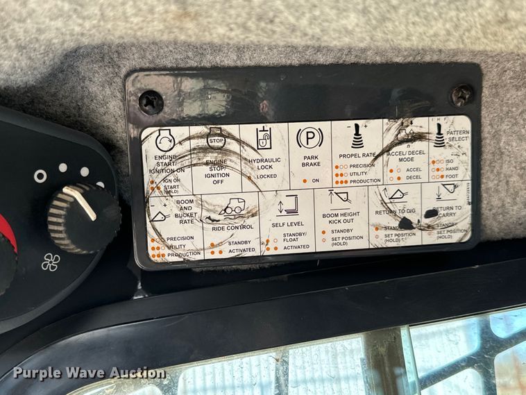 image for item NH9071 2019 John Deere 331G tracked skid steer loader