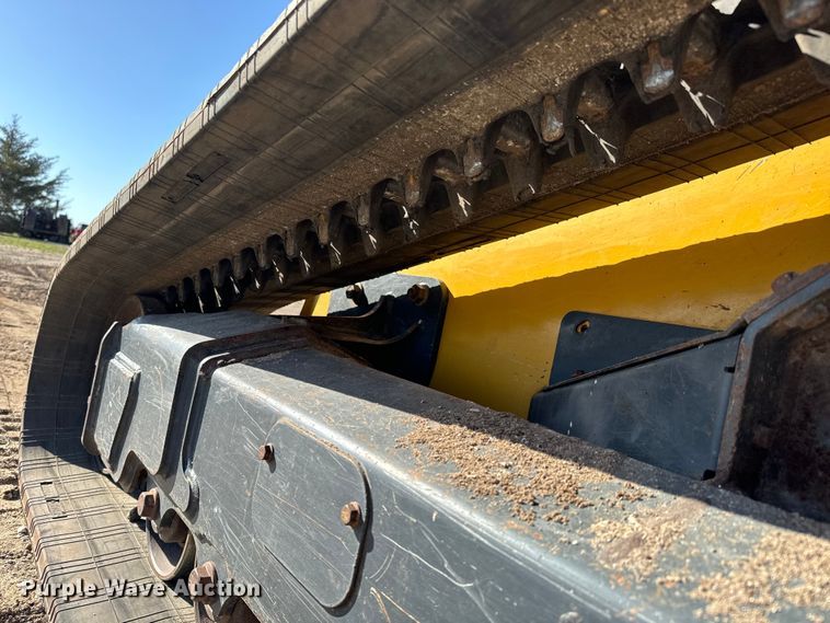 image for item NH9071 2019 John Deere 331G tracked skid steer loader