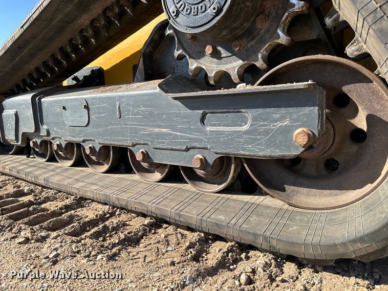 image for item NH9071 2019 John Deere 331G tracked skid steer loader