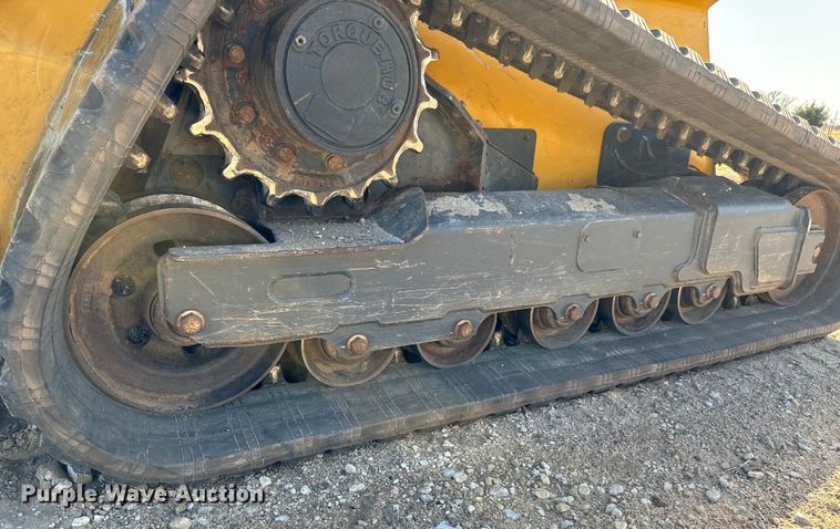 image for item NH9071 2019 John Deere 331G tracked skid steer loader