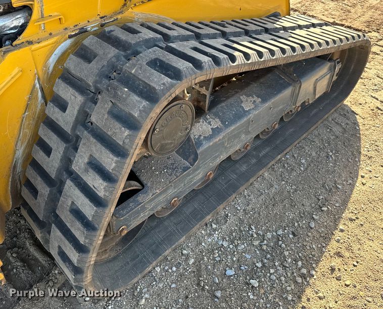 image for item NH9071 2019 John Deere 331G tracked skid steer loader