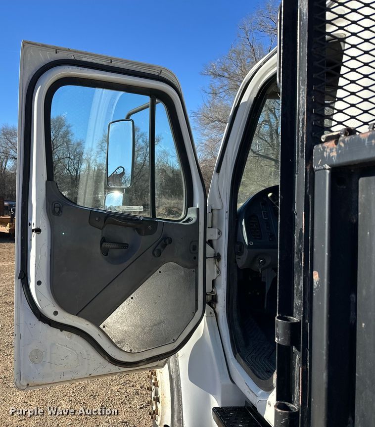 image for item NJ9492 2008 Freightliner Business Class M2 dump flatbed truck