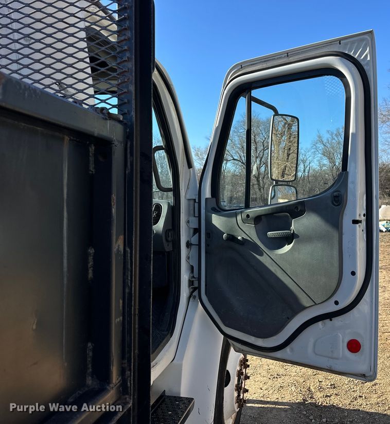 image for item NJ9492 2008 Freightliner Business Class M2 dump flatbed truck