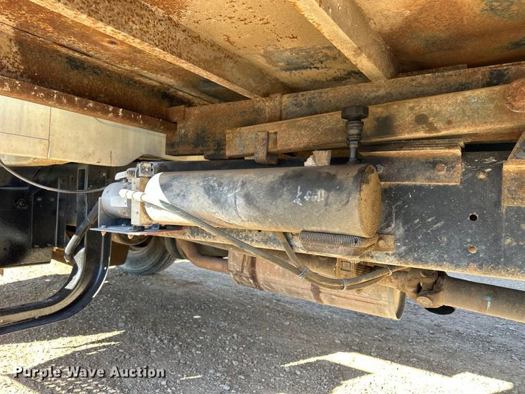 image for item NJ9493 1997 International 4700 dump flatbed truck