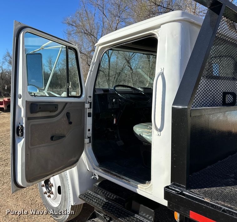 image for item NJ9493 1997 International 4700 dump flatbed truck