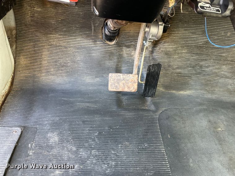 image for item NJ9493 1997 International 4700 dump flatbed truck