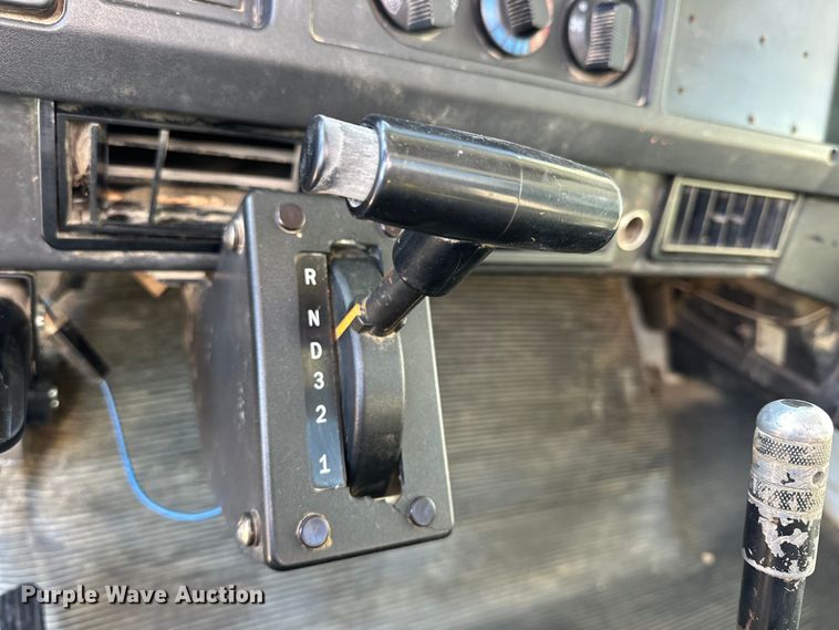 image for item NJ9493 1997 International 4700 dump flatbed truck