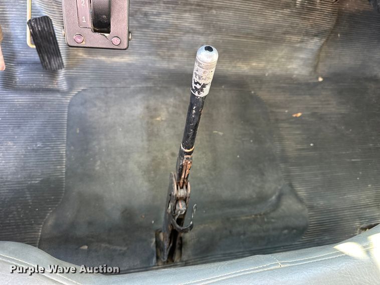 image for item NJ9493 1997 International 4700 dump flatbed truck