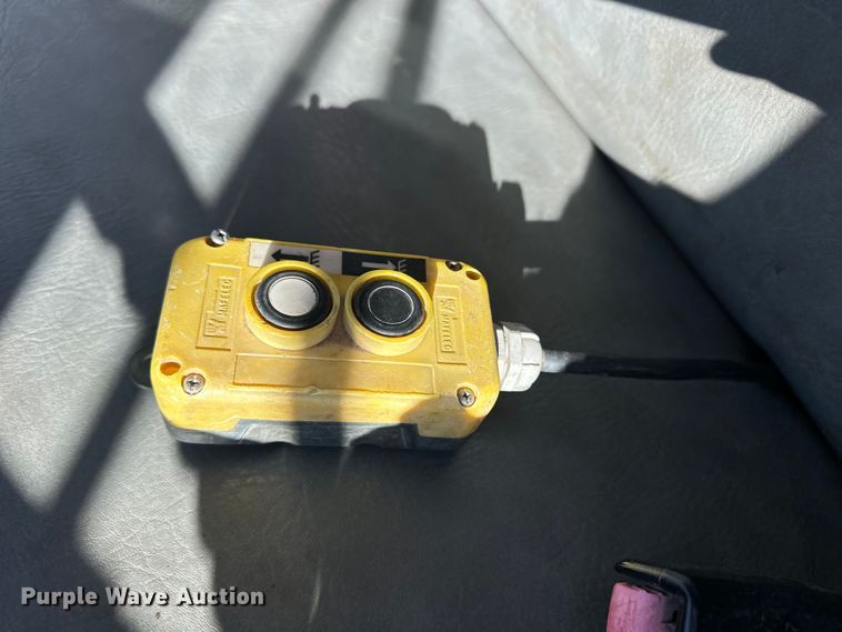 image for item NJ9493 1997 International 4700 dump flatbed truck