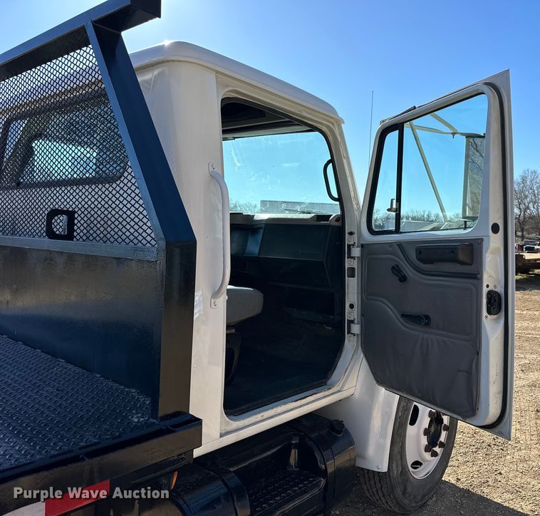 image for item NJ9493 1997 International 4700 dump flatbed truck