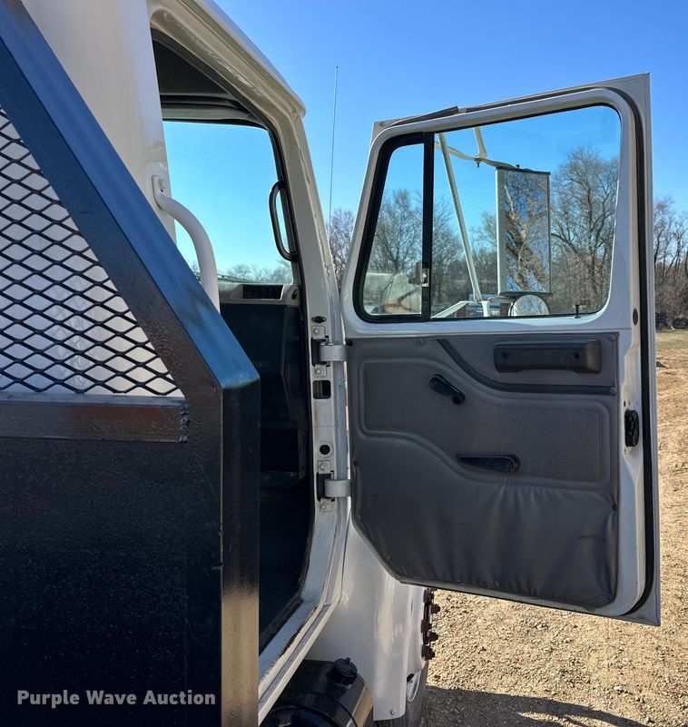 image for item NJ9493 1997 International 4700 dump flatbed truck