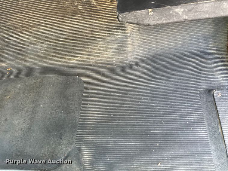 image for item NJ9493 1997 International 4700 dump flatbed truck