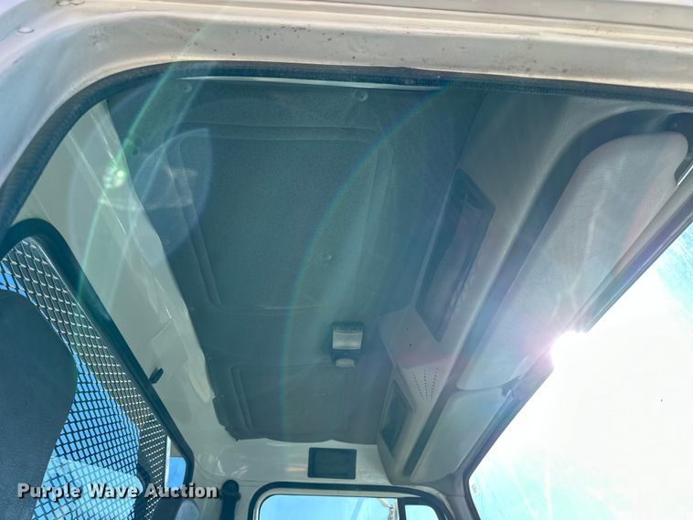 image for item NJ9493 1997 International 4700 dump flatbed truck