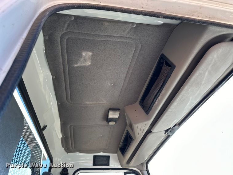 image for item NJ9493 1997 International 4700 dump flatbed truck