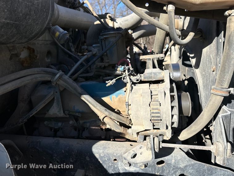 image for item NJ9493 1997 International 4700 dump flatbed truck