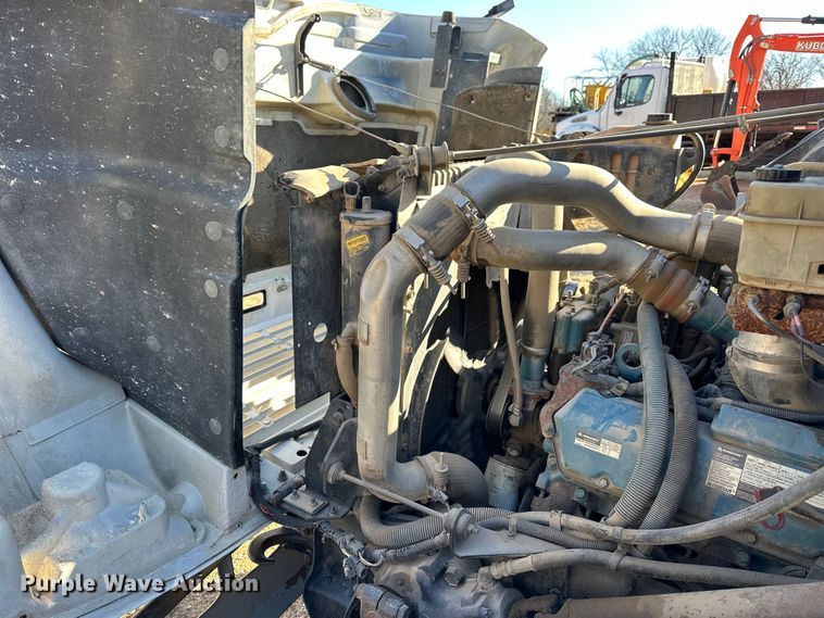 image for item NJ9493 1997 International 4700 dump flatbed truck