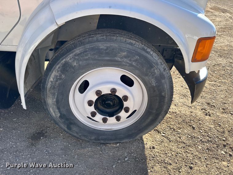 image for item NJ9493 1997 International 4700 dump flatbed truck