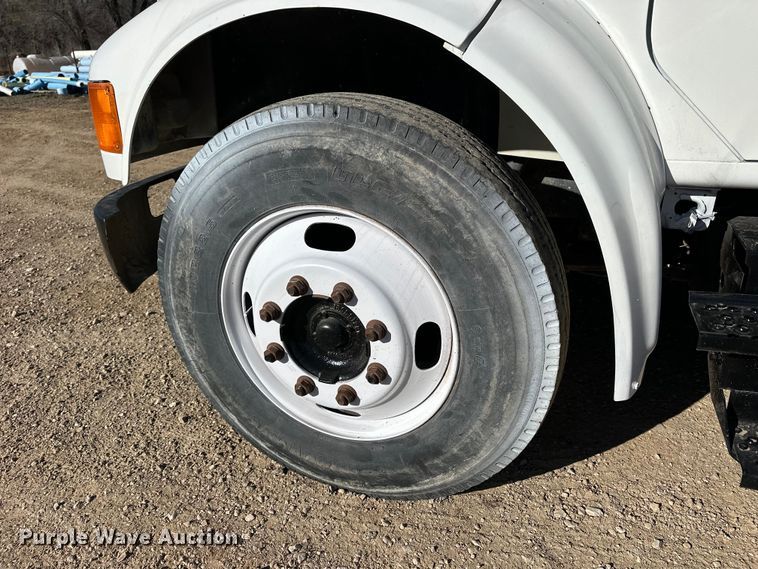 image for item NJ9493 1997 International 4700 dump flatbed truck