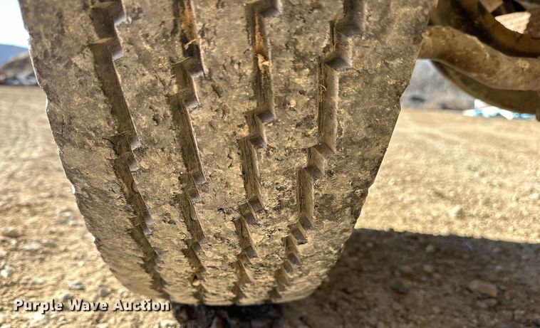 image for item NJ9493 1997 International 4700 dump flatbed truck