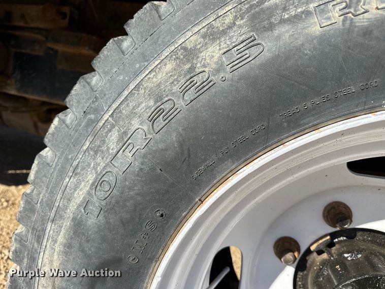 image for item NJ9493 1997 International 4700 dump flatbed truck