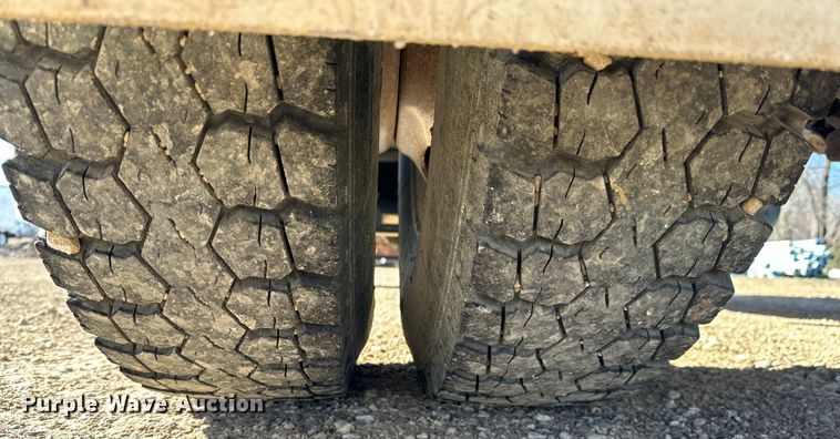 image for item NJ9493 1997 International 4700 dump flatbed truck