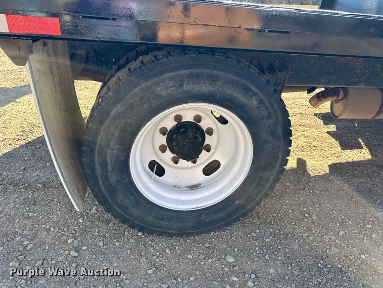 image for item NJ9493 1997 International 4700 dump flatbed truck