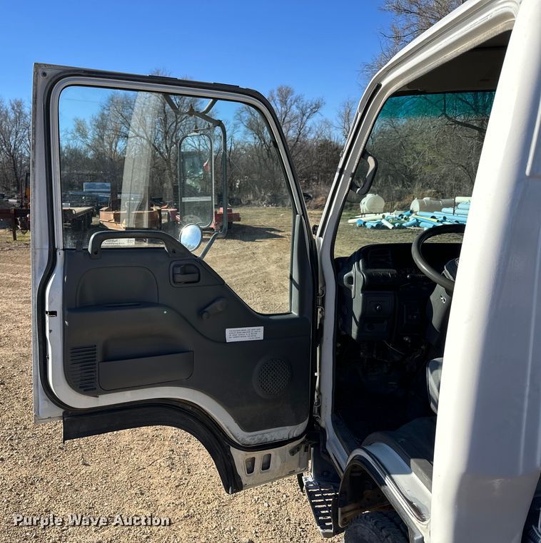 image for item NJ9494 1999 Isuzu NPR flatbed truck