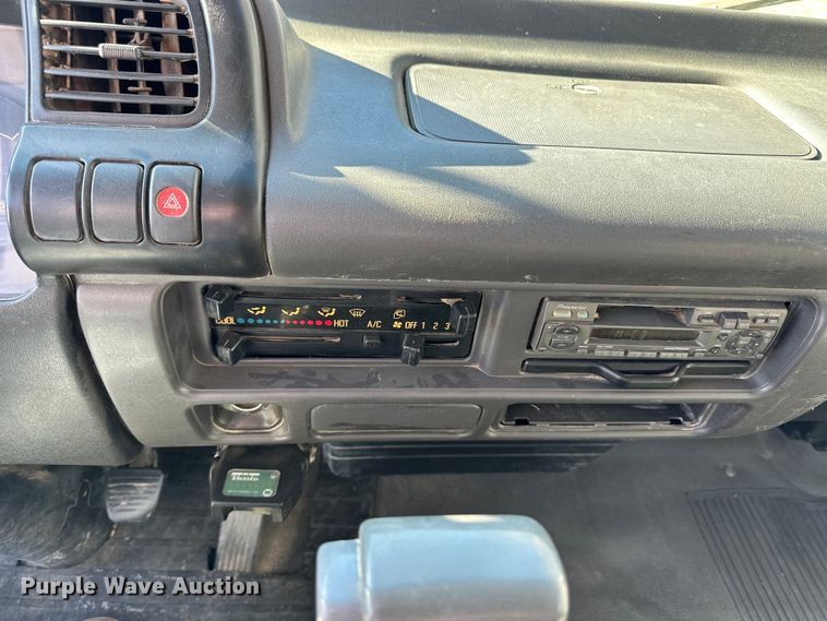 image for item NJ9494 1999 Isuzu NPR flatbed truck