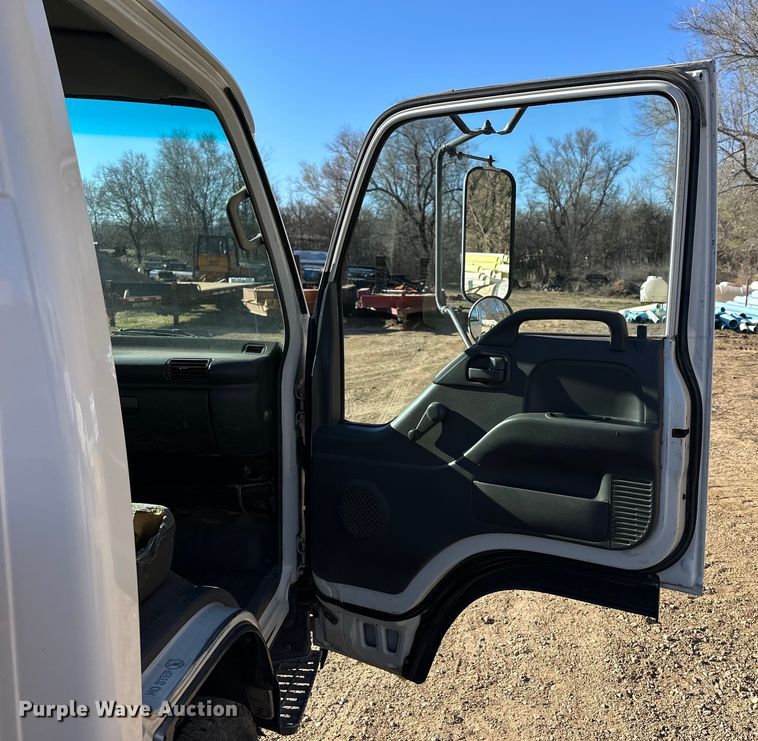 image for item NJ9494 1999 Isuzu NPR flatbed truck